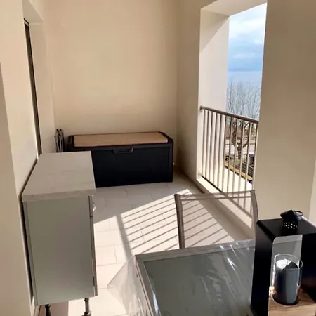 Les Pieds Dans L'eau Du Trottel * Ajaccio (Corsica)